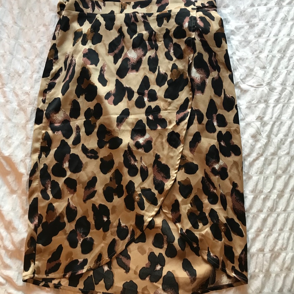 Leopard midi skirt